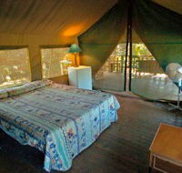 Lions Den Hotel - Accommodation QLD