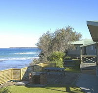 Berrara Beach Holiday Chalets - Accommodation QLD