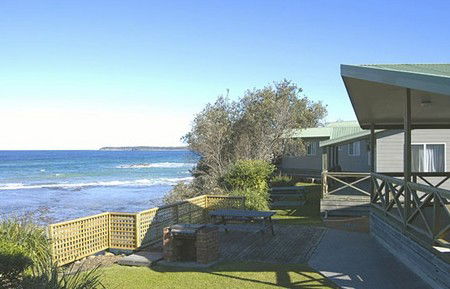 Berrara Beach Holiday Chalets - Accommodation QLD 0