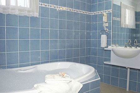 Berrara Beach Holiday Chalets - Accommodation QLD 2