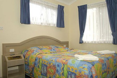 Berrara Beach Holiday Chalets - Accommodation QLD 3