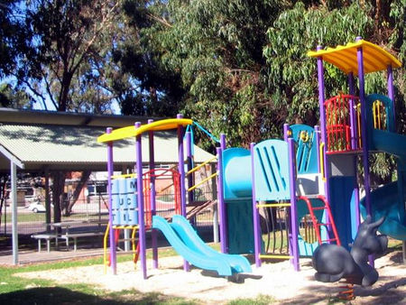 Pink Lake Tourist Park - Accommodation QLD 2