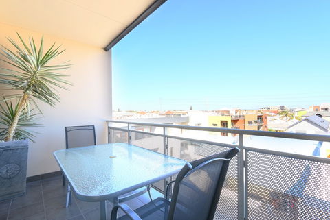 Antonas Verandah Apartments - Accommodation QLD 2