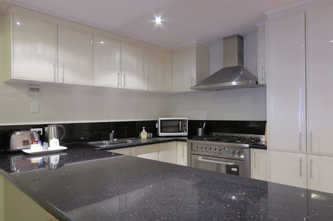 Antonas Verandah Apartments - Accommodation QLD 4