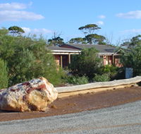 Wave Rock Lakeside Resort and Caravan Park - Accommodation QLD