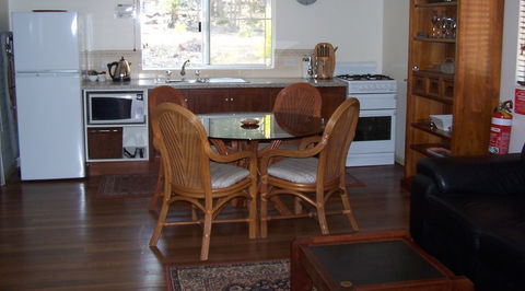 Jarrah Glen Cabins - Accommodation QLD 0