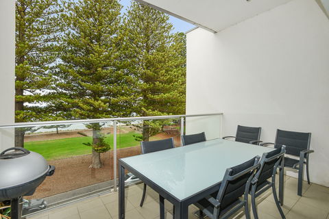 24 The Breeze - Sea Views Right In The Heart Of Victor Harbor - Accommodation QLD 0
