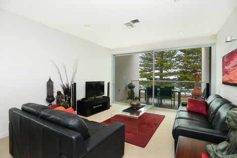 24 The Breeze - Sea Views Right In The Heart Of Victor Harbor - Accommodation QLD 1