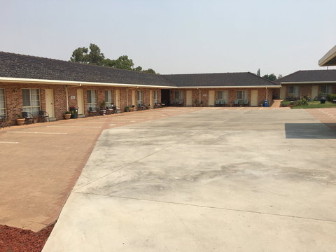 Aalana Motor Inn - Accommodation QLD 2