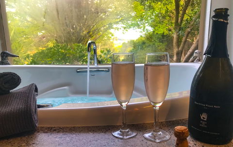 Adelaide Hills Retreats - The Nest - Accommodation QLD 0