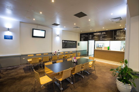 Boatrowers Hotel - Accommodation QLD 2