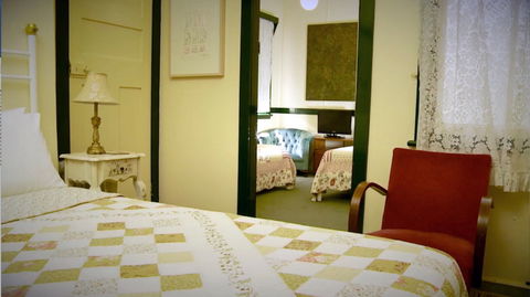 Chalet Guesthouse And Studio - Accommodation QLD 1
