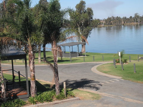DC On The Lake - Accommodation QLD 0