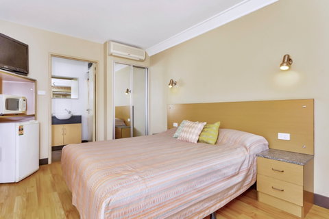 Econo Lodge Karratha - Accommodation QLD 1