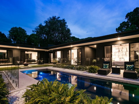 Friday Sabai - Accommodation QLD 1