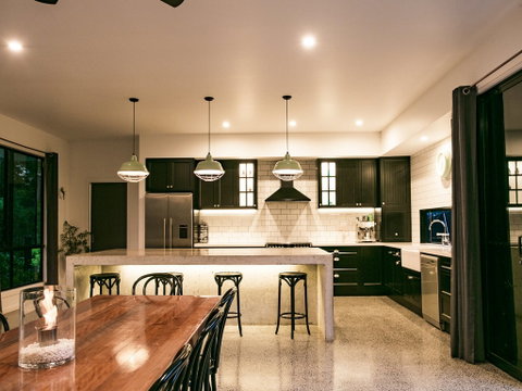 Friday Sabai - Accommodation QLD 2