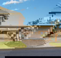 Hybiscus Waterfront Apartments - Accommodation QLD