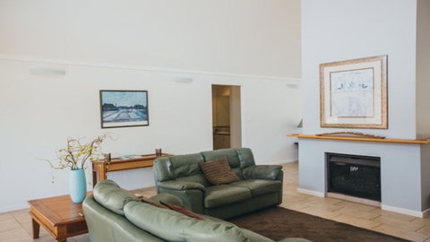 Kangaroo Retreat Holiday House - Accommodation QLD 2