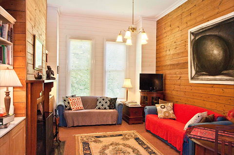 Pendower House B&B And Self Contained Apartments - Accommodation QLD 2