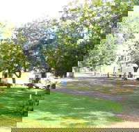 Poplars Caravan Park - Open For Essential Travel Only - Accommodation QLD