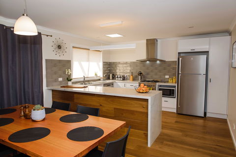 Port Albert Waterview Retreat - Accommodation QLD 1