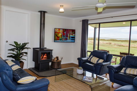 Port Albert Waterview Retreat - Accommodation QLD 2