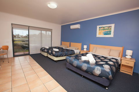 Seaview Motel And Apartments - Accommodation QLD 2
