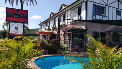 Shakespeare Motel - Accommodation QLD 0