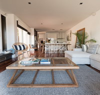 Spinnakers Waterfront - Accommodation QLD