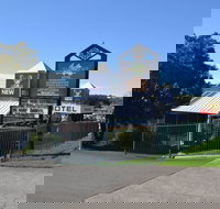 The Oaks Hotel Motel - Accommodation QLD