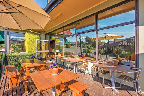 Village Family Motor Inn - Accommodation QLD 1
