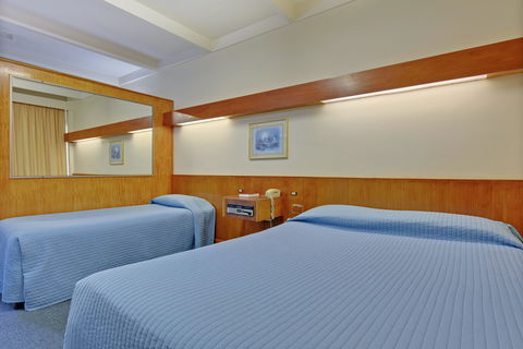 Village Family Motor Inn - Accommodation QLD 2