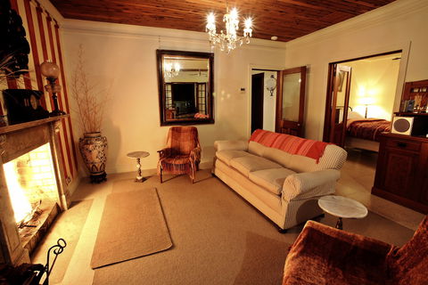 Yellow Cottage - Accommodation QLD 1