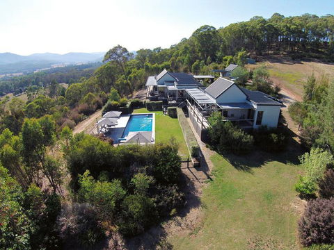 215 Mt Buffalo Retreat - Accommodation QLD 0