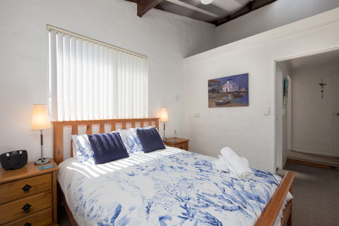 Absolute Oceanfront Cottage - Accommodation QLD 1