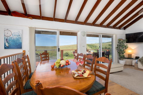 Absolute Oceanfront Cottage - Accommodation QLD 2