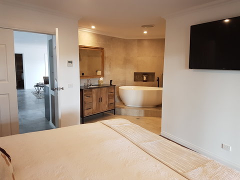 Animal Land Farm Stay - Accommodation QLD 1