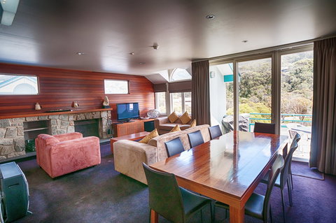 Aspect 2a - Accommodation QLD 0