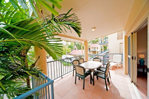 At Beach Court Holiday Villas - Accommodation QLD 1