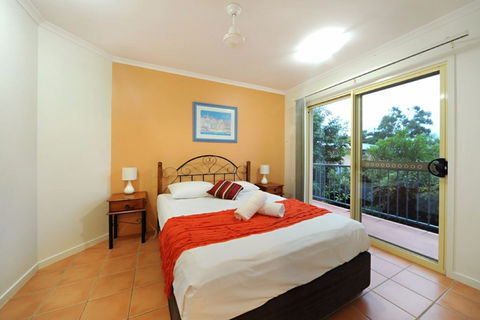 At Beach Court Holiday Villas - Accommodation QLD 2