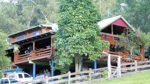 Bass Lodge - Accommodation QLD 1