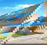 Bayreach Three - Accommodation QLD