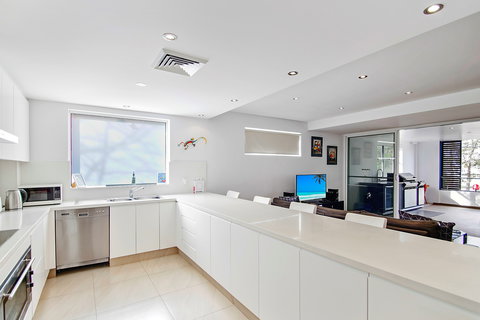 Bayreach Three - Accommodation QLD 2