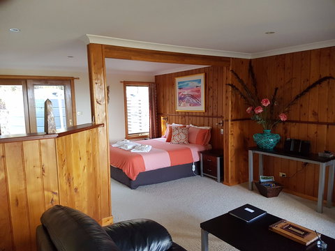 Bed In The Treetops - Accommodation QLD 1