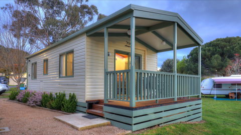 Beechworth Lake Sambell Caravan Park - Accommodation QLD 1