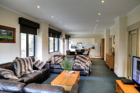 Cedarwood Apartments - Accommodation QLD 0
