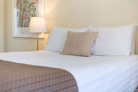 Club Motel And Apartments - Accommodation QLD 1