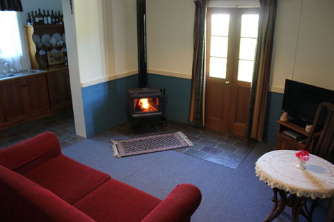 Coonawarra's Pyrus Cottage - Accommodation QLD 1