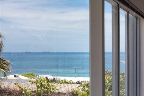 Cottesloe Beach House II - Accommodation QLD 0