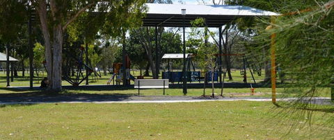 EconoLodge Beachside Motel - Accommodation QLD 2